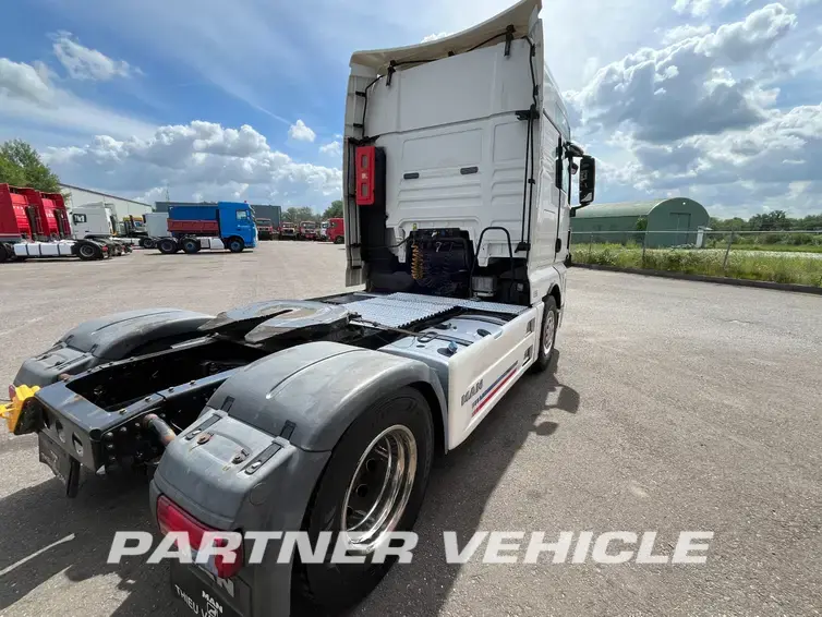 frontLeft : MAN TGX 18.440 sattelzugmaschine