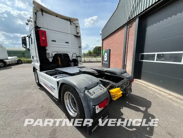 frontLeft : MAN TGX 18.440 sattelzugmaschine
