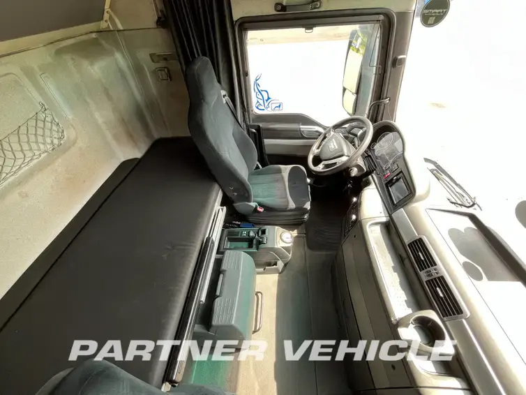 frontLeft : MAN TGX 18.440 sattelzugmaschine