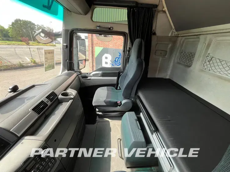 frontLeft : MAN TGX 18.440 sattelzugmaschine