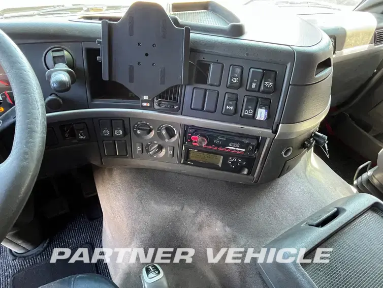 frontLeft : Volvo FM 380 Влекач