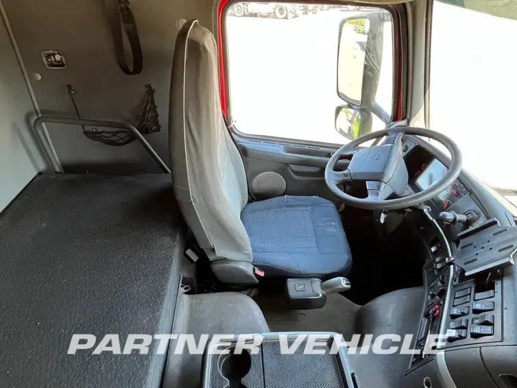 frontLeft : Volvo FM 380 Влекач