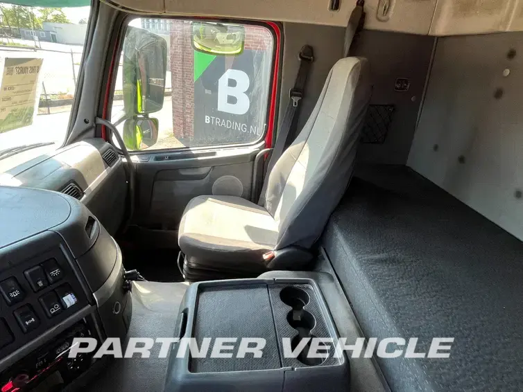 frontLeft : Volvo FM 380 Влекач