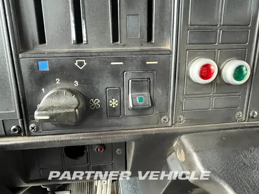 frontLeft : Scania 142H Tractor Unit