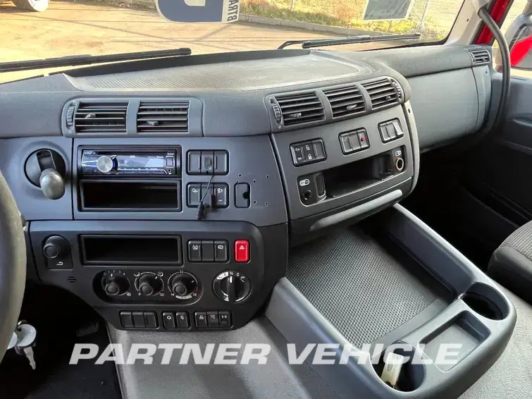 frontLeft : DAF CF 460 Tracteur routier