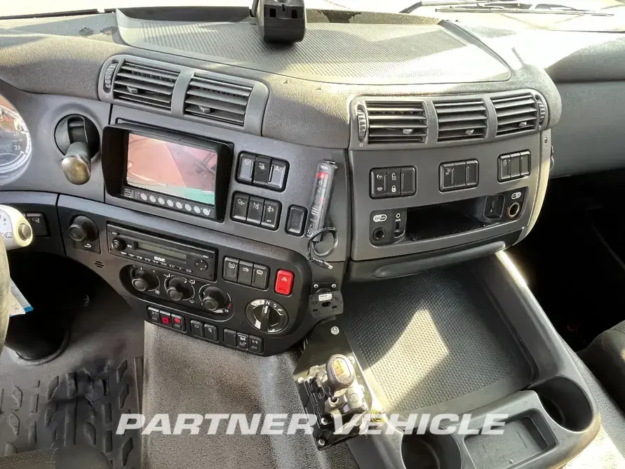 frontLeft : DAF CF 440 Hydrodrive Tracteur routier