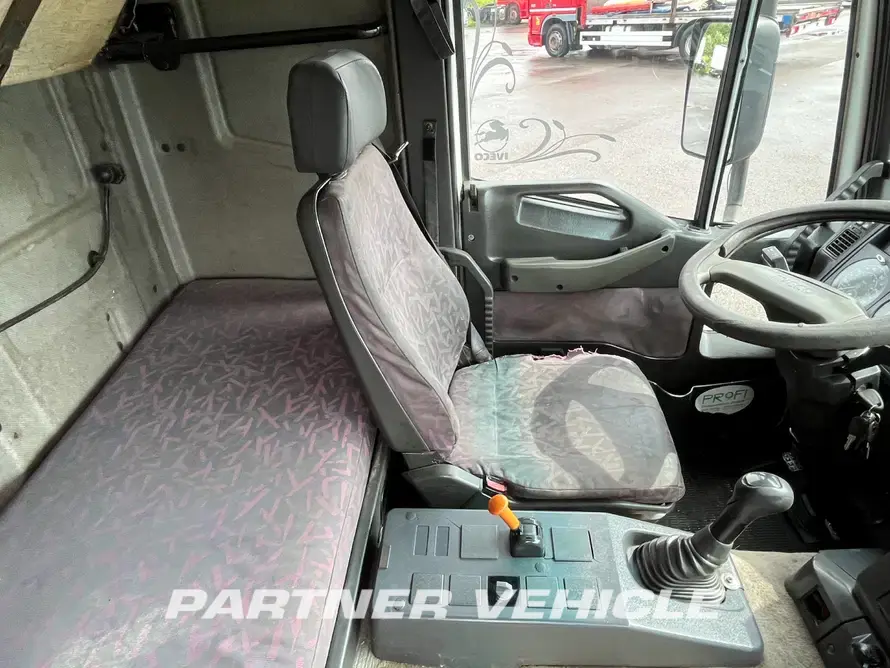 frontLeft : Iveco Eurotech 440E43 Тягач