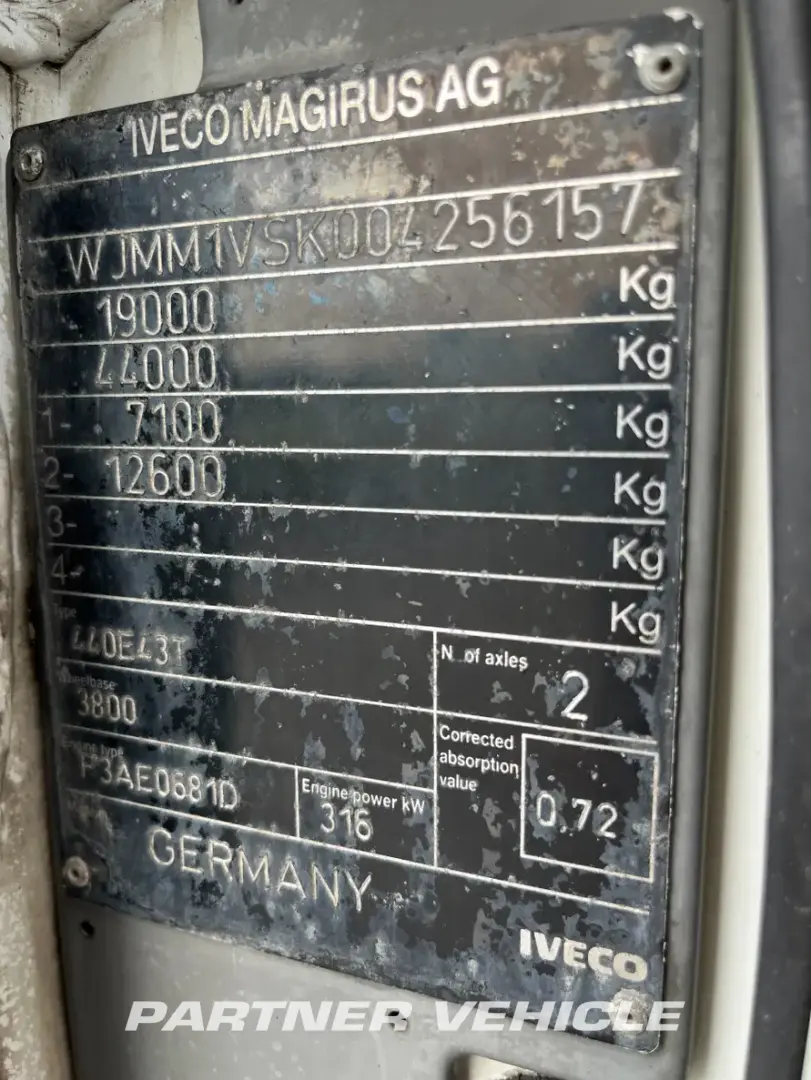 frontLeft : Iveco Eurotech 440E43 Тягач