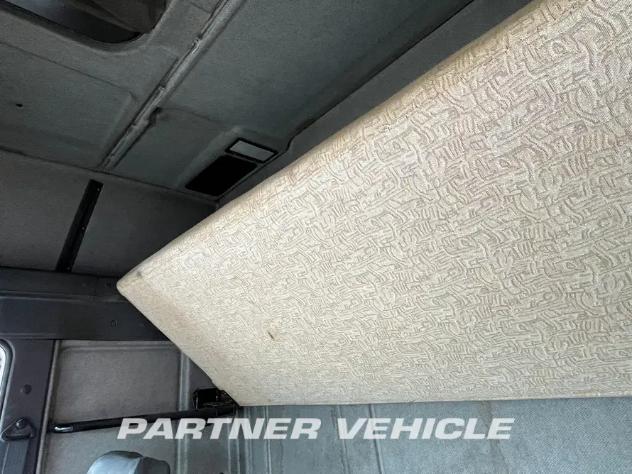 frontLeft : Iveco Eurotech 440E43 Тягач