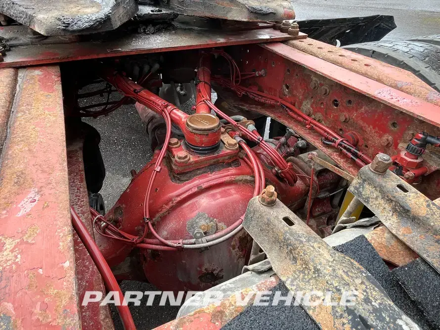 frontLeft : Iveco Eurotech 440E43 Тягач