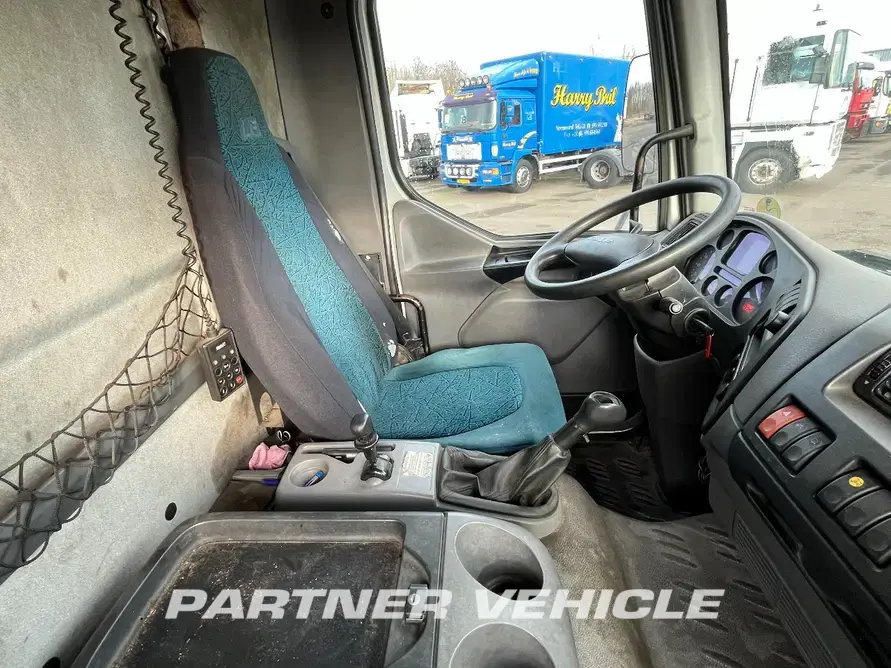 frontLeft : DAF LF55.250 Грузовик с кузовом-фургоном