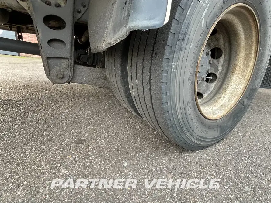 frontLeft : DAF LF55.250 Грузовик с кузовом-фургоном