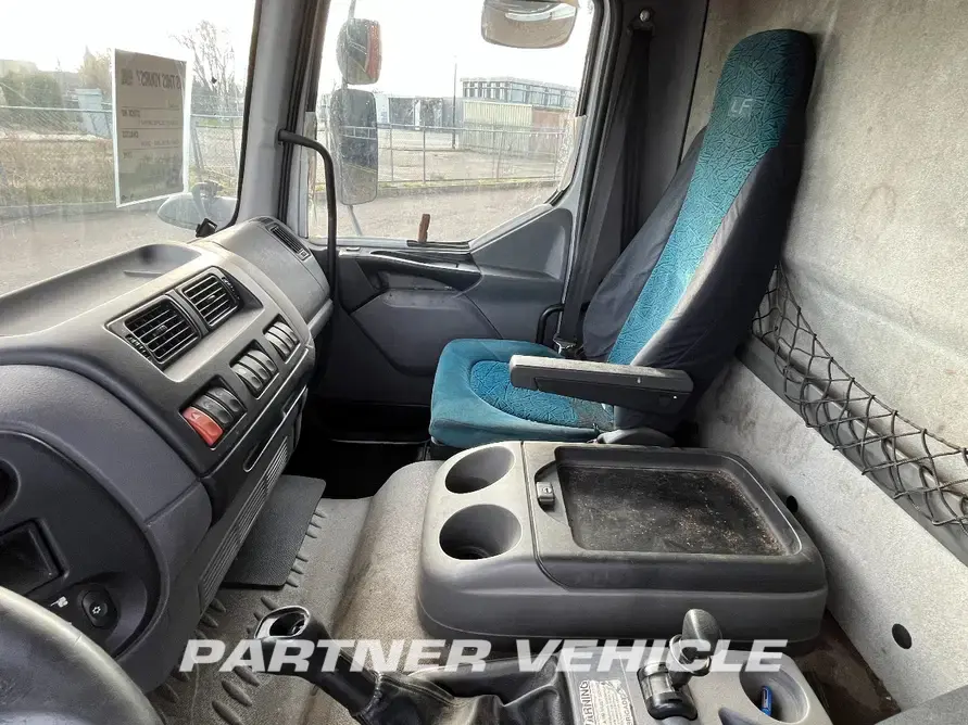 frontLeft : DAF LF55.250 Грузовик с кузовом-фургоном