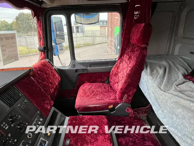 frontLeft : MAN TGA 18.264 Box body truck