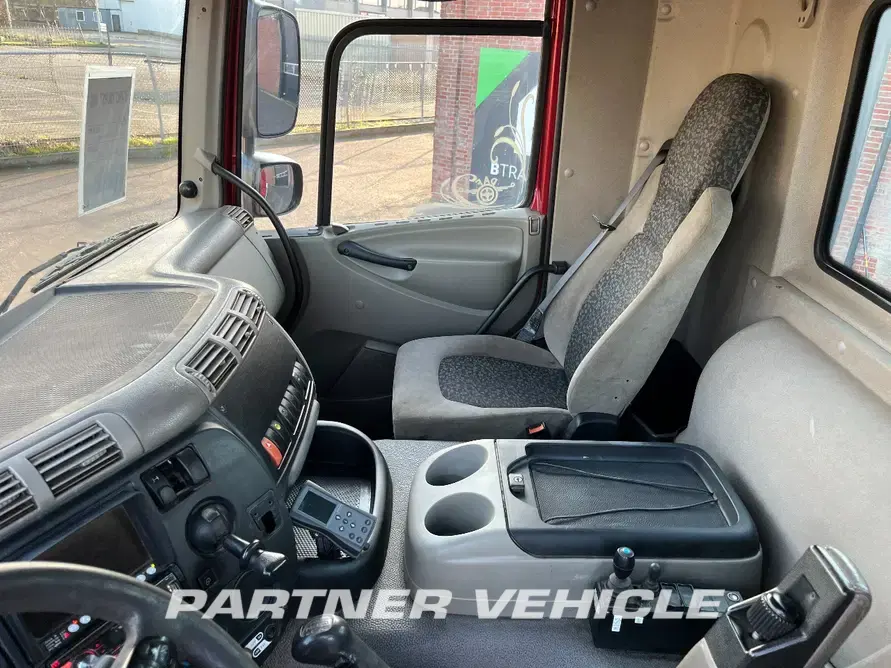 frontLeft : DAF CF85.460 Camion cu carlig de ridicare