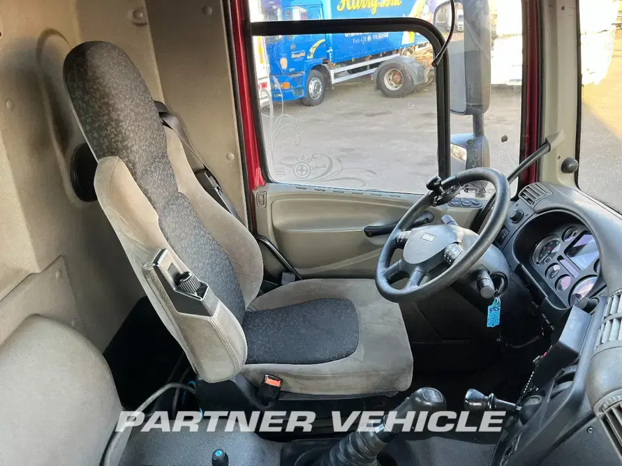 frontLeft : DAF CF85.460 Camion cu carlig de ridicare