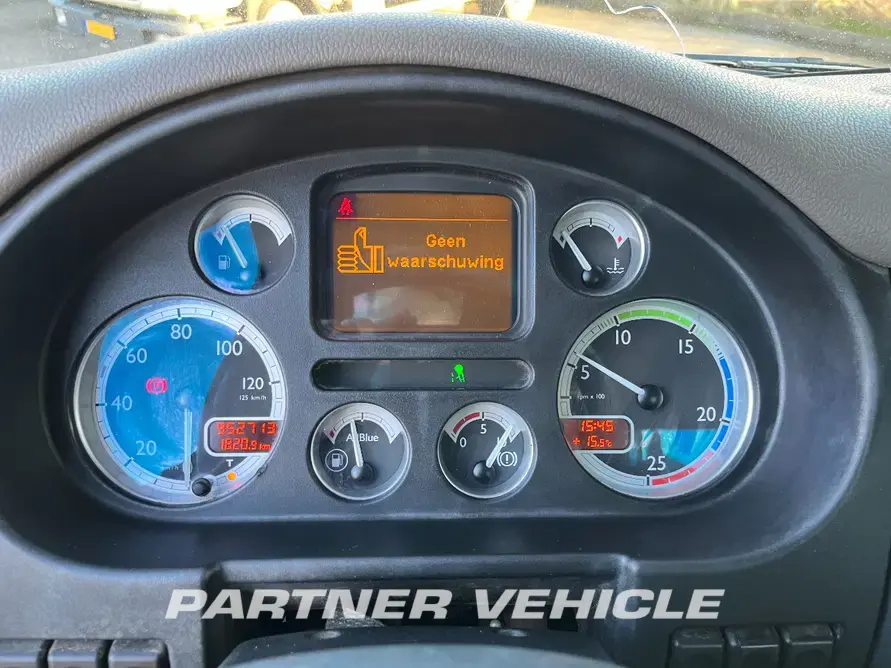 frontLeft : DAF CF85.460 Camion cu carlig de ridicare