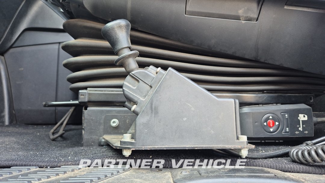 frontLeft : Mercedes Actros 2442 Cap tractor