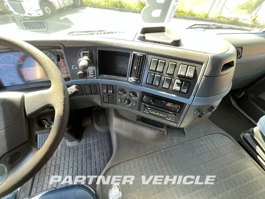frontLeft : Volvo FH 400 камион шаси