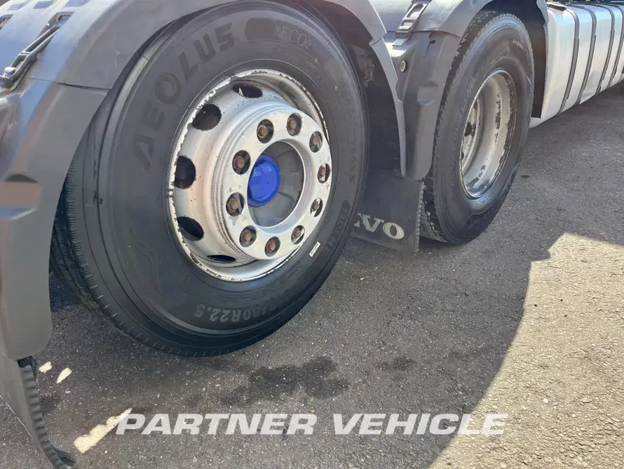frontLeft : Volvo FH 400 камион шаси