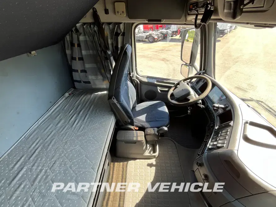 frontLeft : Volvo FH 400 камион шаси
