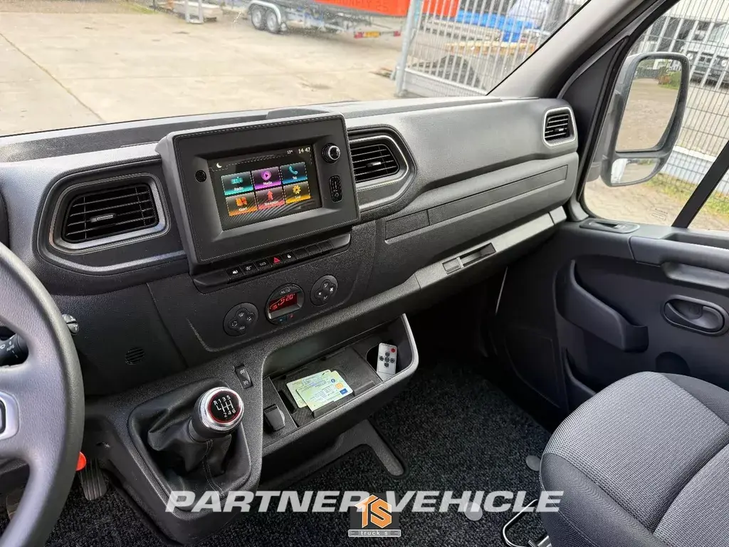 frontLeft : Renault Master 165PK BE Połączenie
