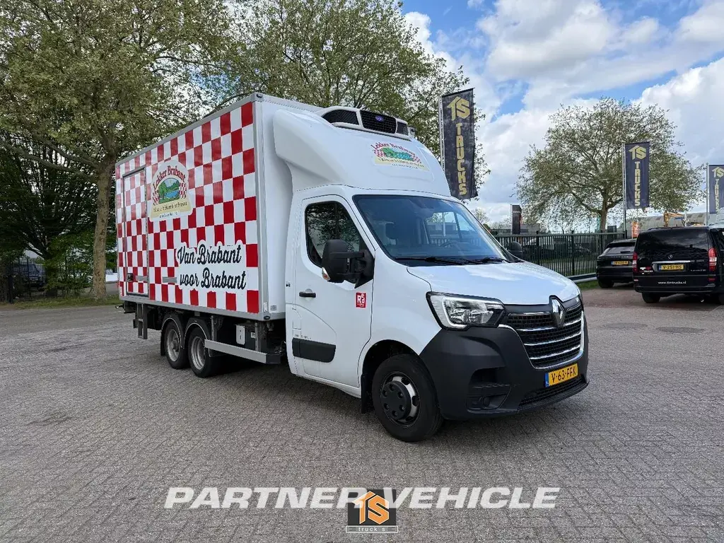 frontLeft : Renault Master 165PK BE Połączenie