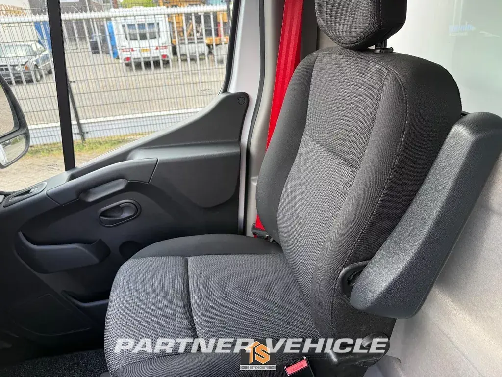 frontLeft : Renault Master 165PK BE Połączenie