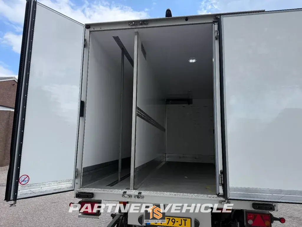 frontLeft : Renault Master 165PK BE Połączenie