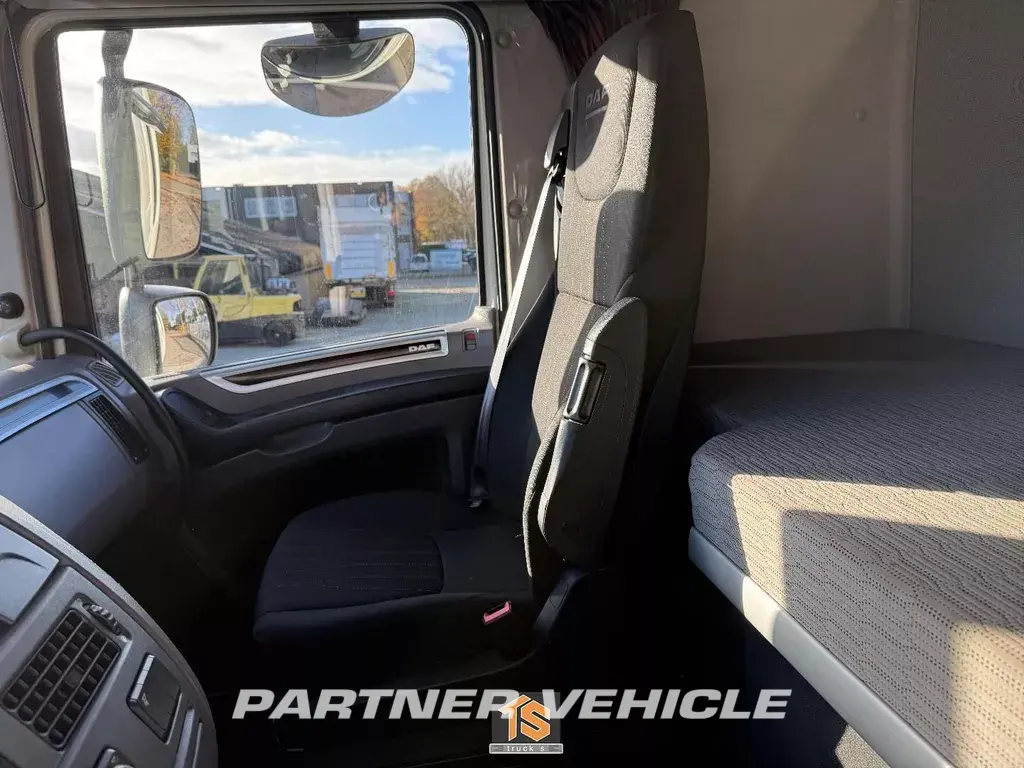 frontLeft : DAF XF 480 Trekker