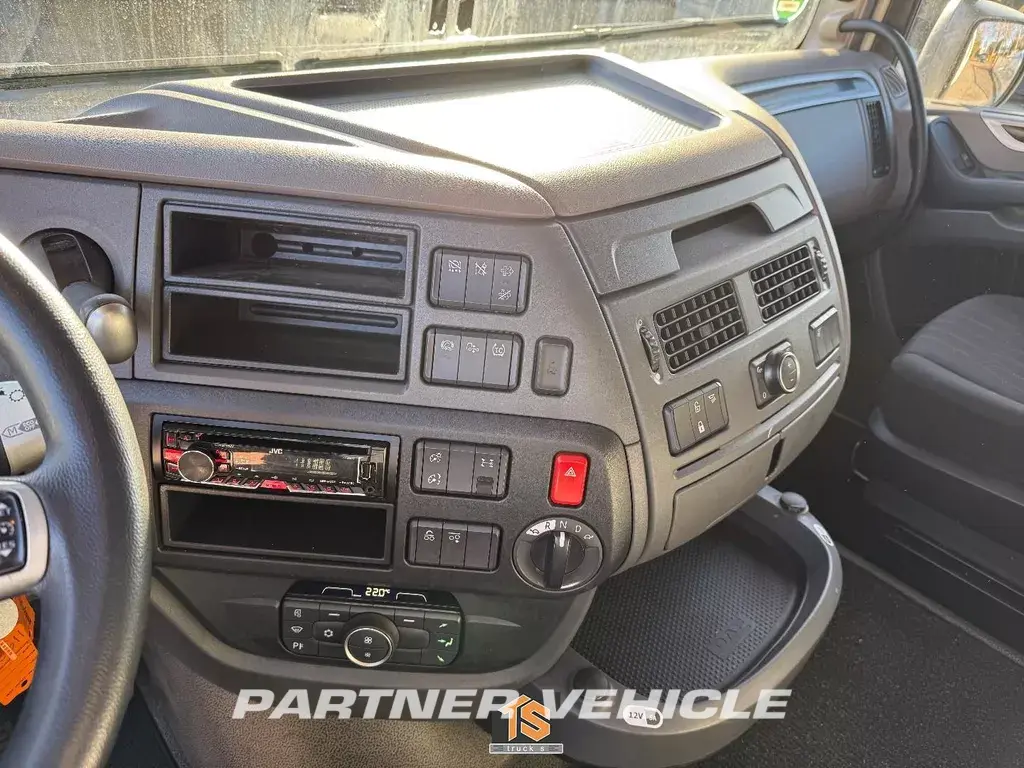 frontLeft : DAF XF 480 Trekker