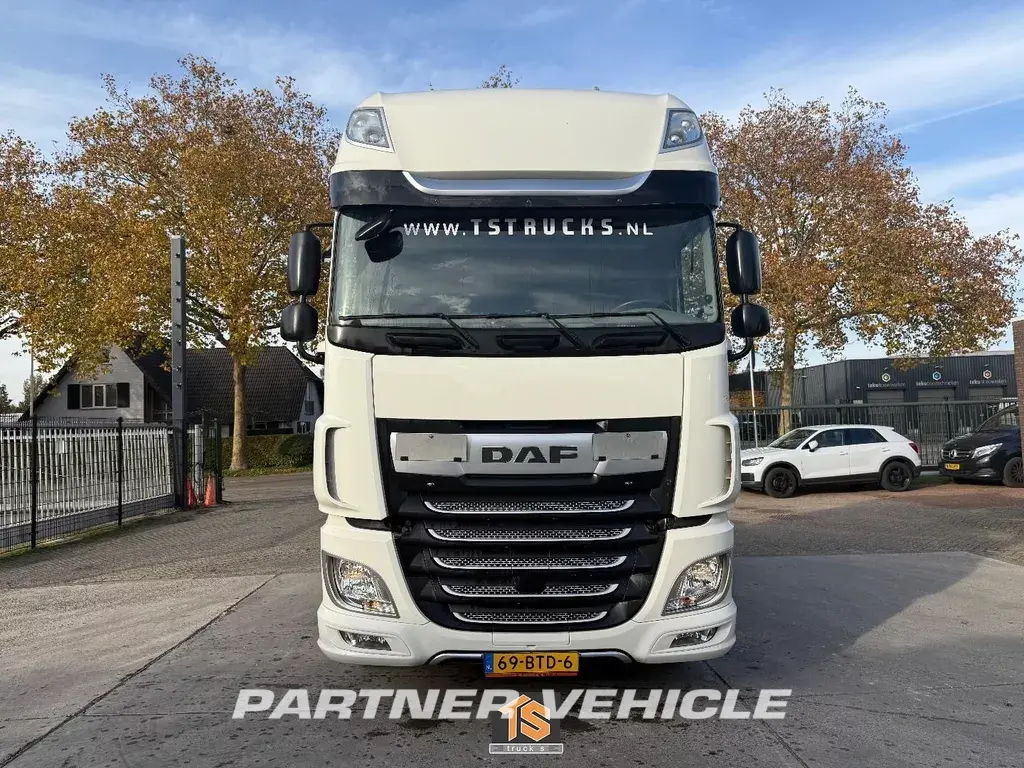 frontLeft : DAF XF 480 Trekker