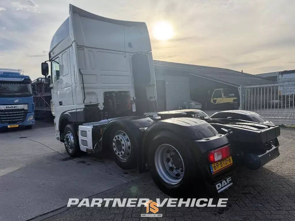 frontLeft : DAF XF 480 Trekker