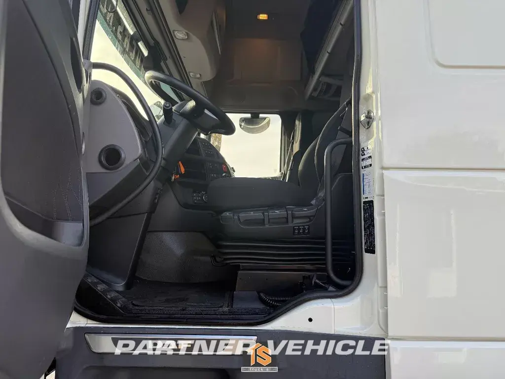 frontLeft : DAF XF 480 Trekker