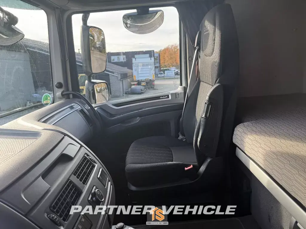 frontLeft : DAF XF 480 Trekker