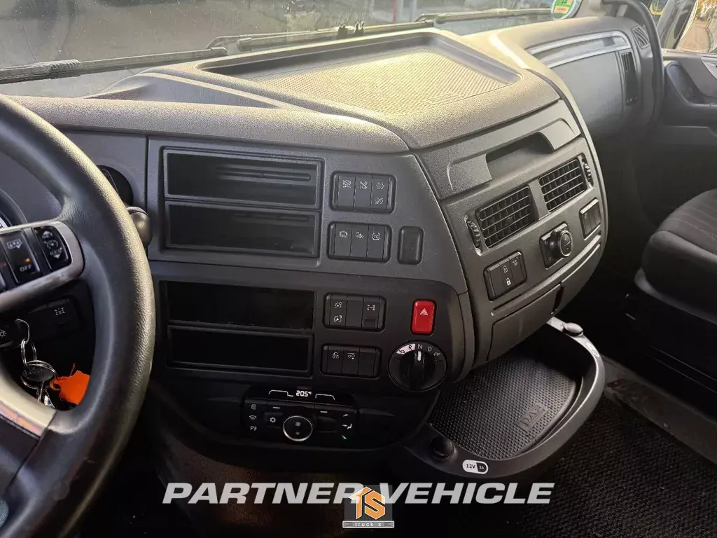 frontLeft : DAF XF 480 Trekker
