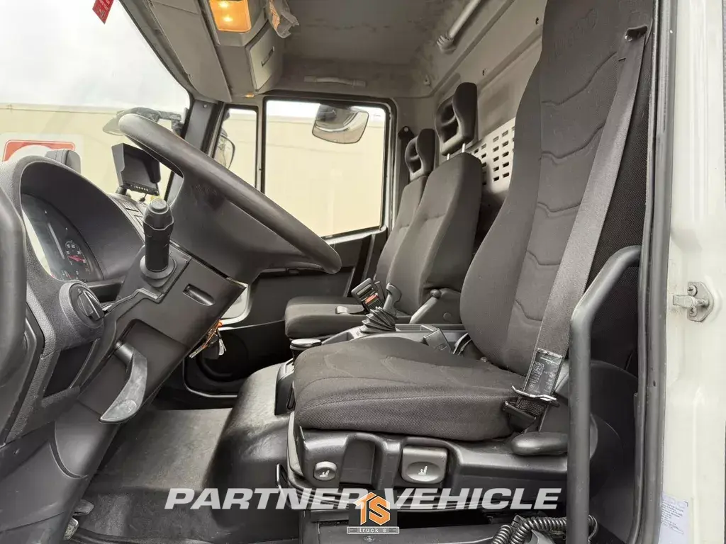 frontLeft : Iveco Eurocargo 120E190 Box body truck