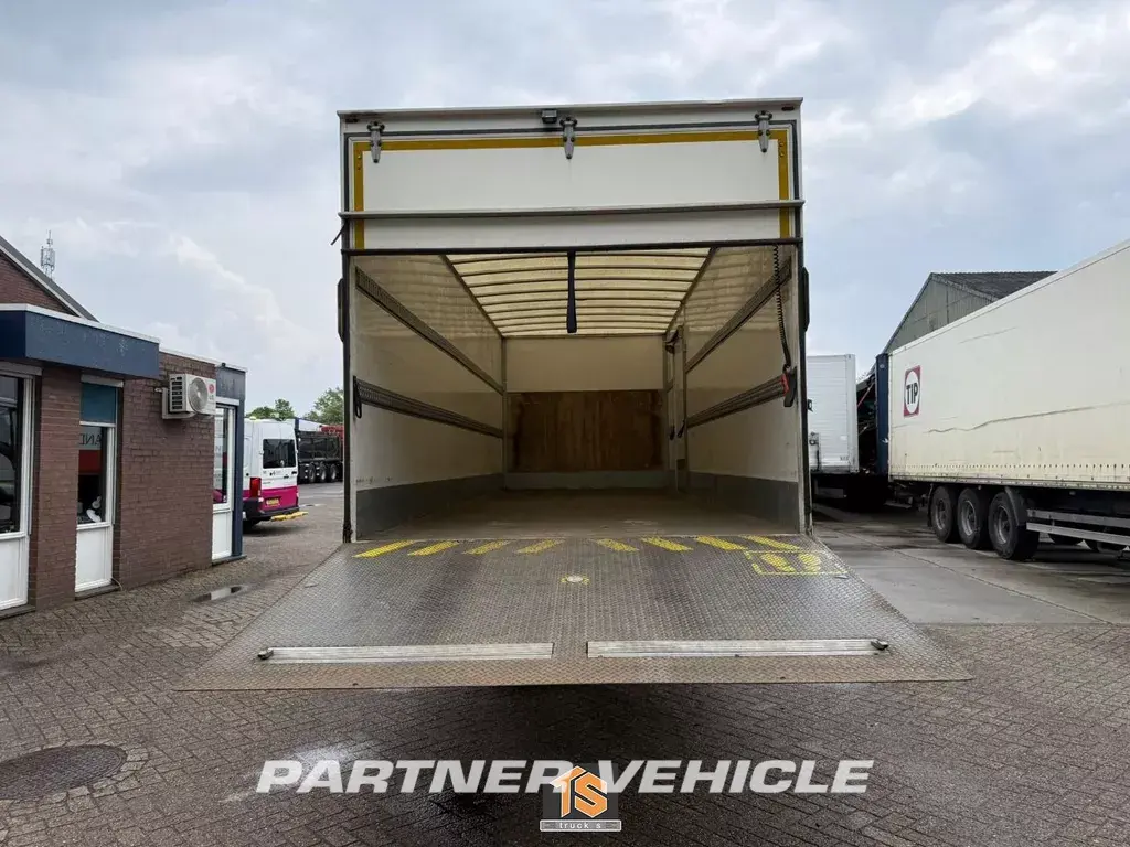 frontLeft : Iveco Eurocargo 120E190 Box body truck