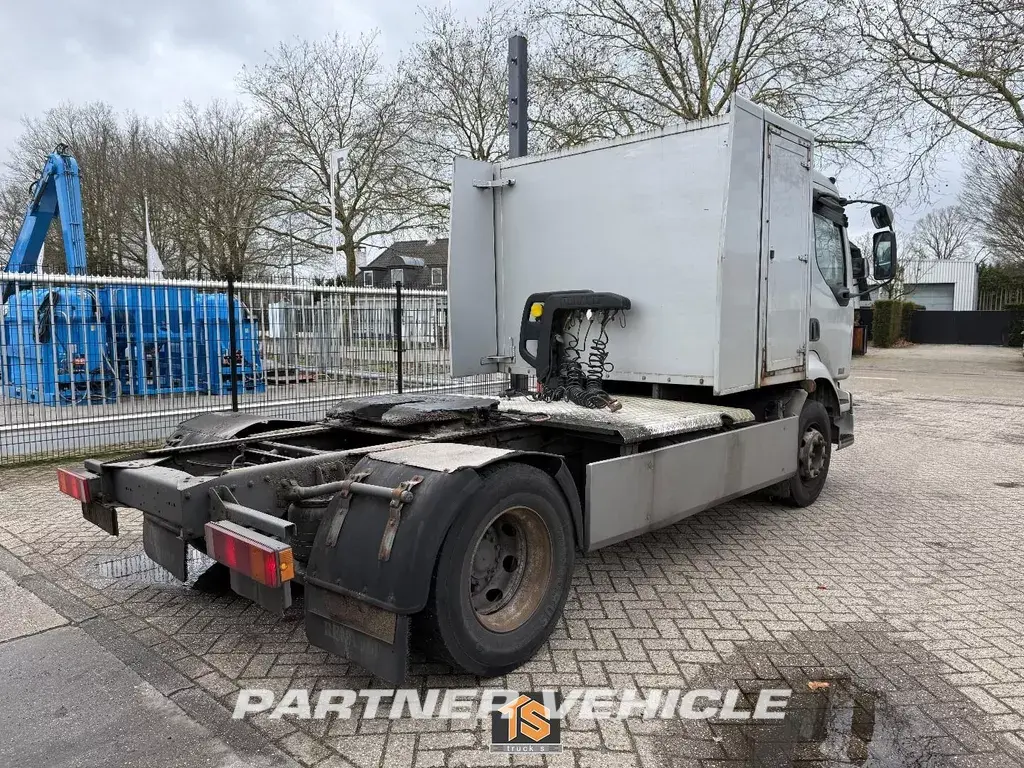 frontLeft : Renault Midlum 270 Tractor Unit