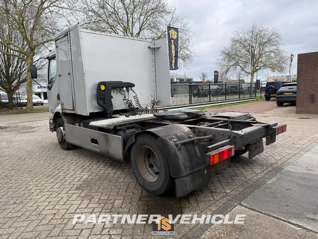 frontLeft : Renault Midlum 270 Tractor Unit