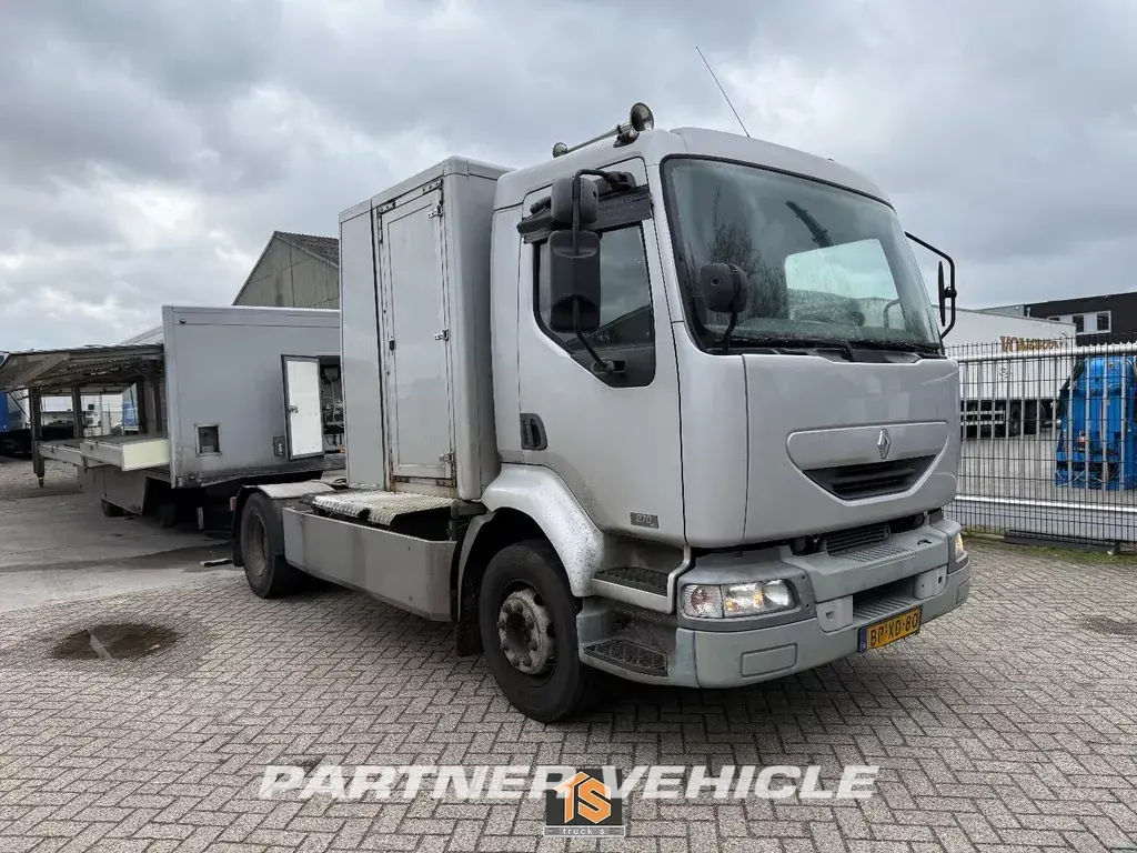 frontLeft : Renault Midlum 270 Tractor Unit