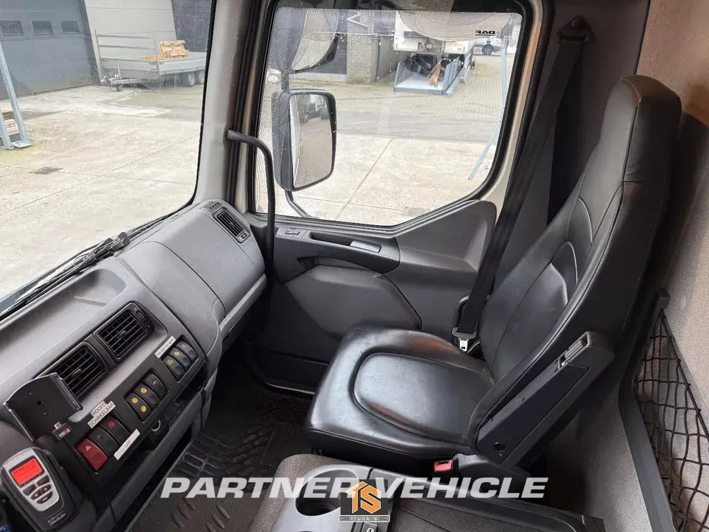 frontLeft : DAF LF45.160 Box body truck