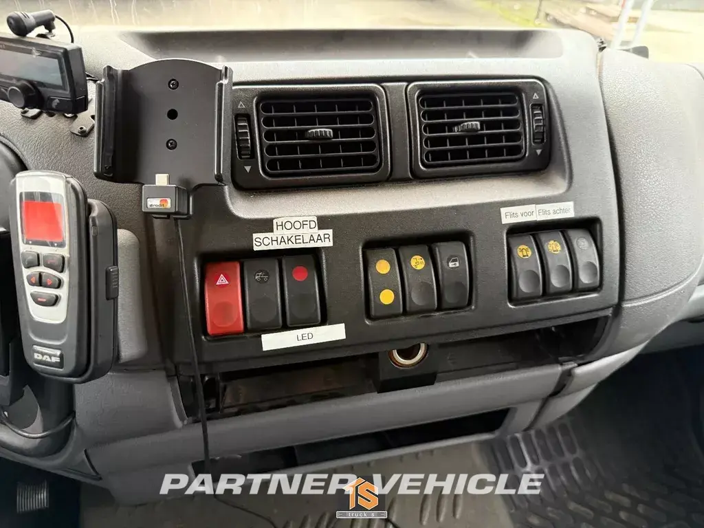 frontLeft : DAF LF45.160 Box body truck