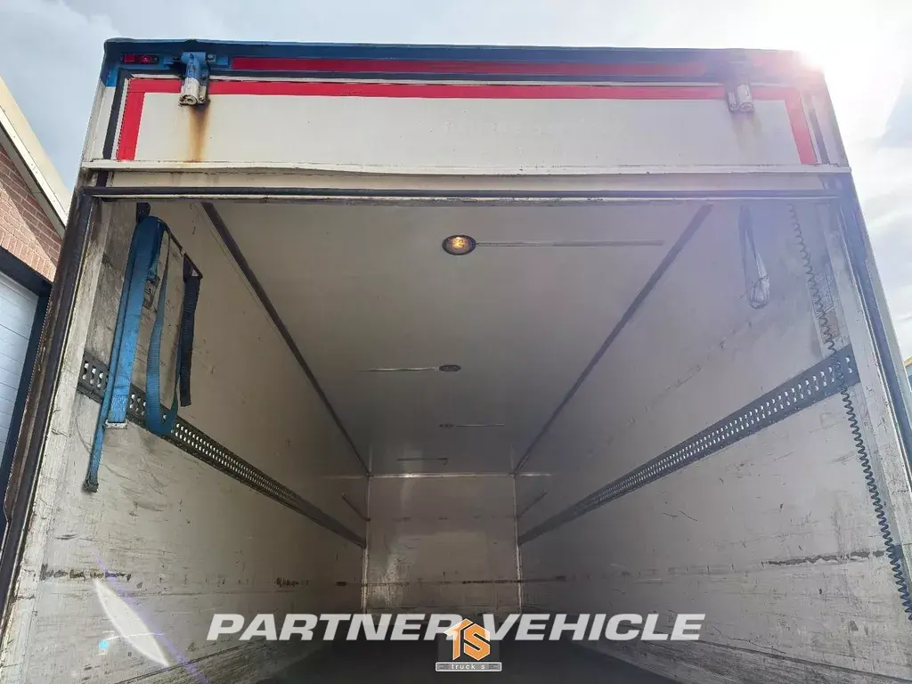 frontLeft : Scania P230 Box body truck