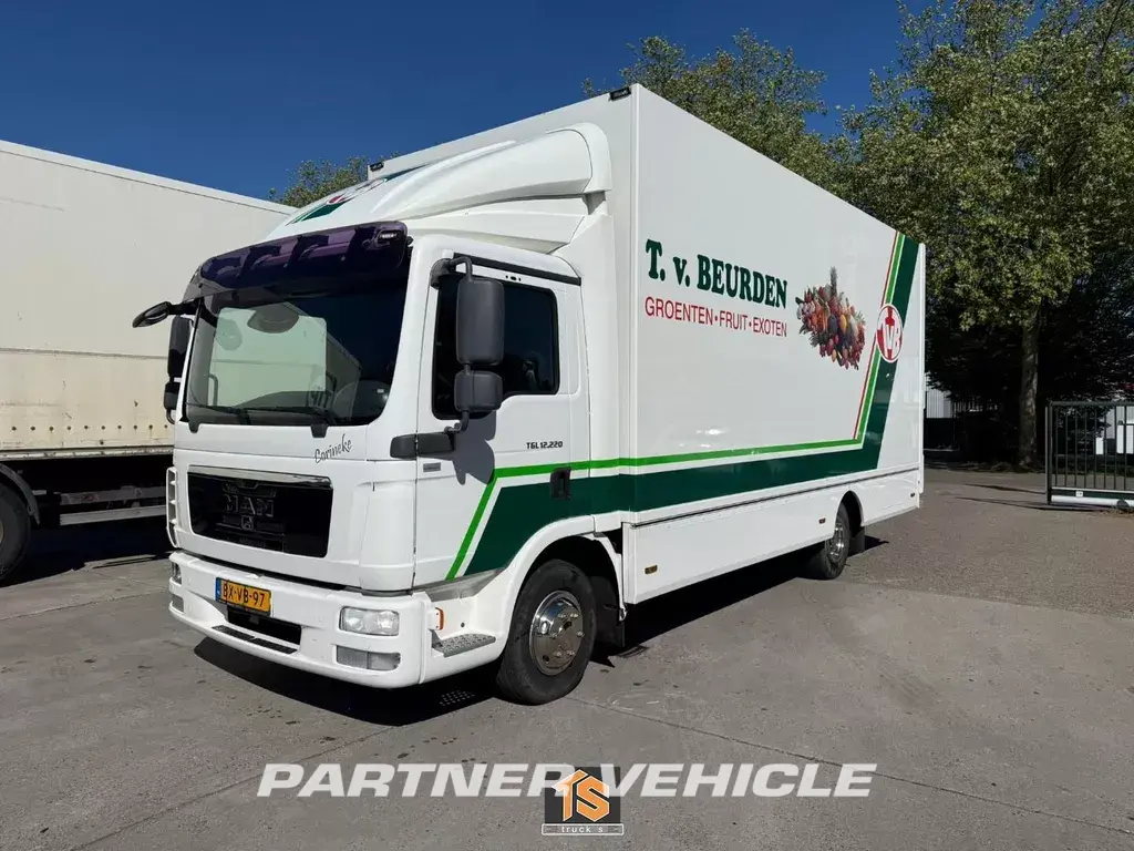 MAN TGL 12.220 4X2  Box body truck