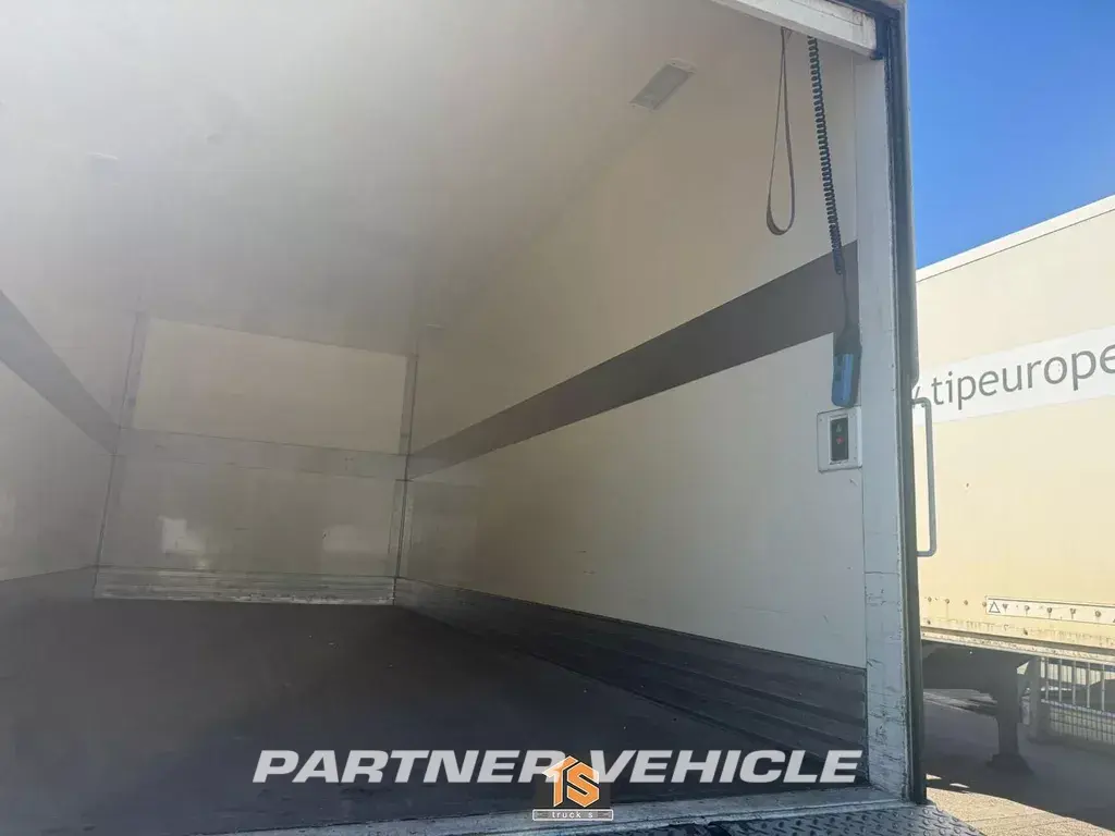 frontLeft : MAN TGL 12.220 Box body truck