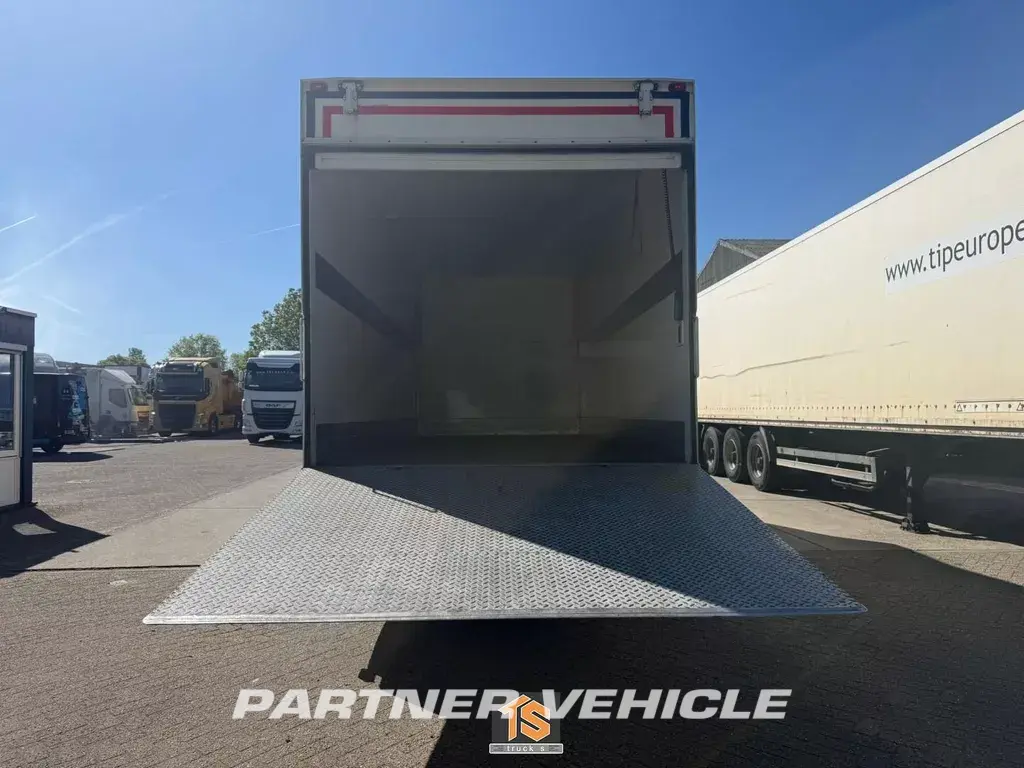 frontLeft : MAN TGL 12.220 Box body truck