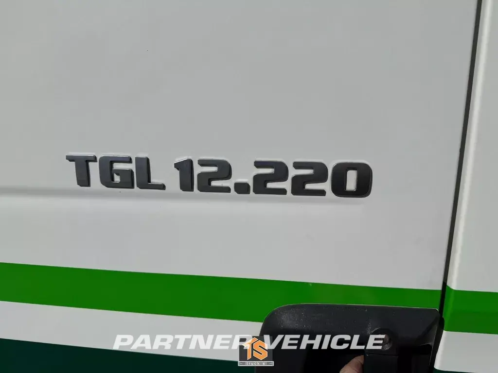frontLeft : MAN TGL 12.220 Box body truck