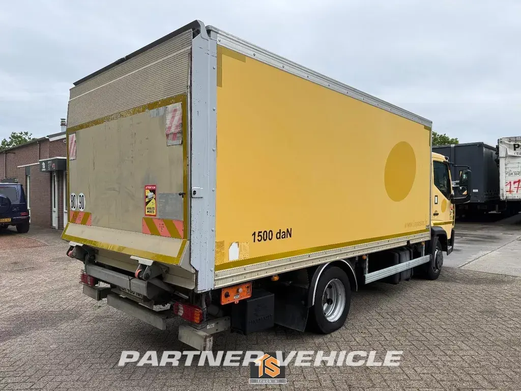 frontLeft : Renault D 210 umpikori kuorma-auto