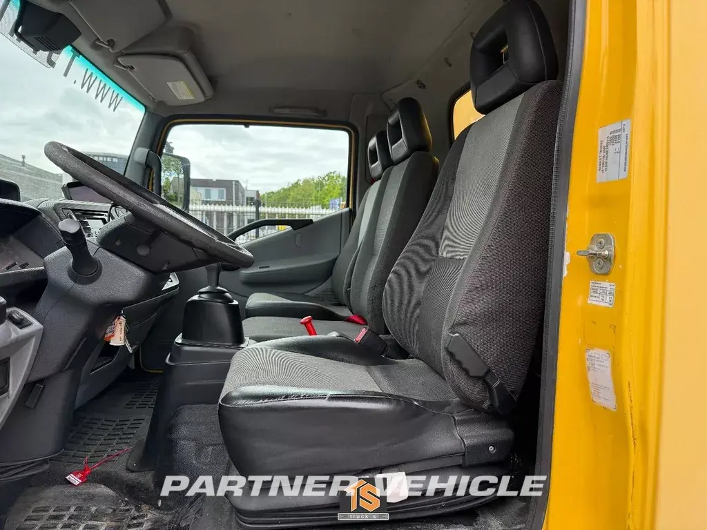 frontLeft : Renault D 210 umpikori kuorma-auto